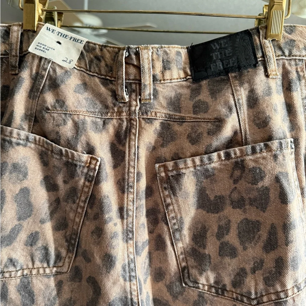 FREE PEOPLE WE THE FREE WOMENS GOOD LUCK BARREL JEANS
CHEETAH ANIMAL PRINT - Picture 4 of 5